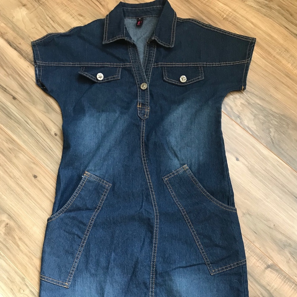 Cute denim dress with pockets. Size Small. Brand?
